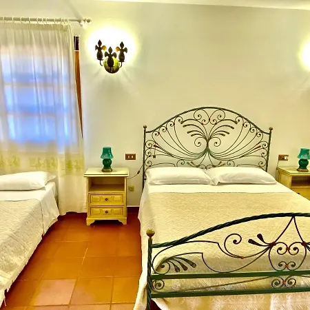 Grazia Deledda ホテル 3*