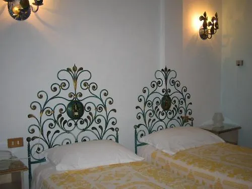 Grazia Deledda فندق أرتْساكينا