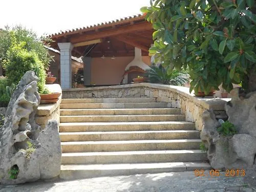 فندق Grazia Deledda أرتْساكينا